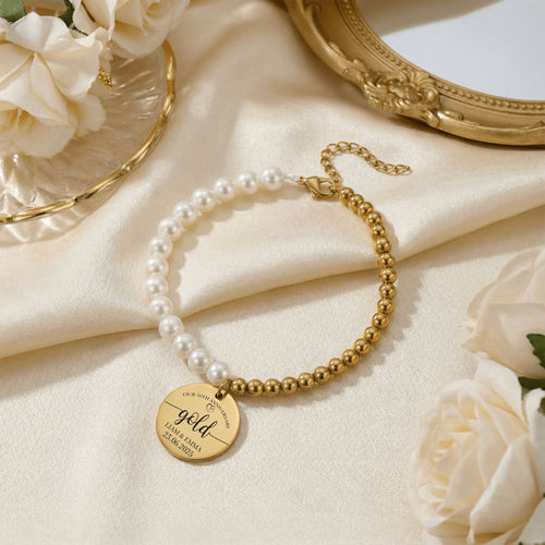 Bracelet perles nacrées et pièce dorée gravable