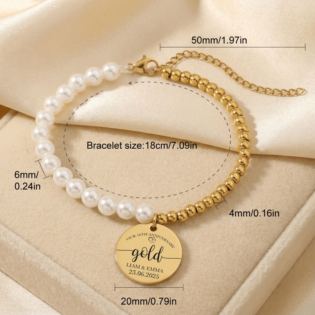 Bracelet perles nacrées et pièce dorée gravable